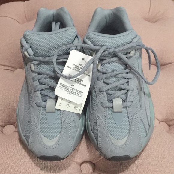 yeezy 700 hospital blue v2